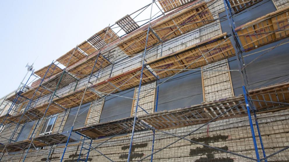 Мэр Ставрополя проверил ход ремонта образовательных и спортивных объектов