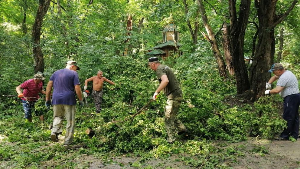 Казаки в Александровском округе Ставрополья расчистили святой источник