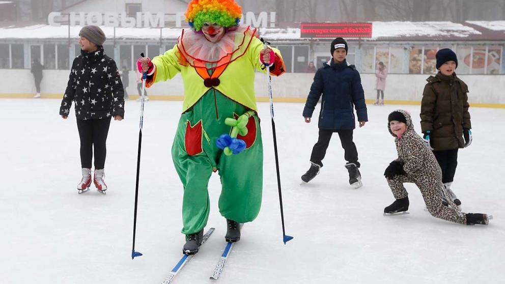 На катке в парке Победы Ставрополя стартовал ледовый сезон