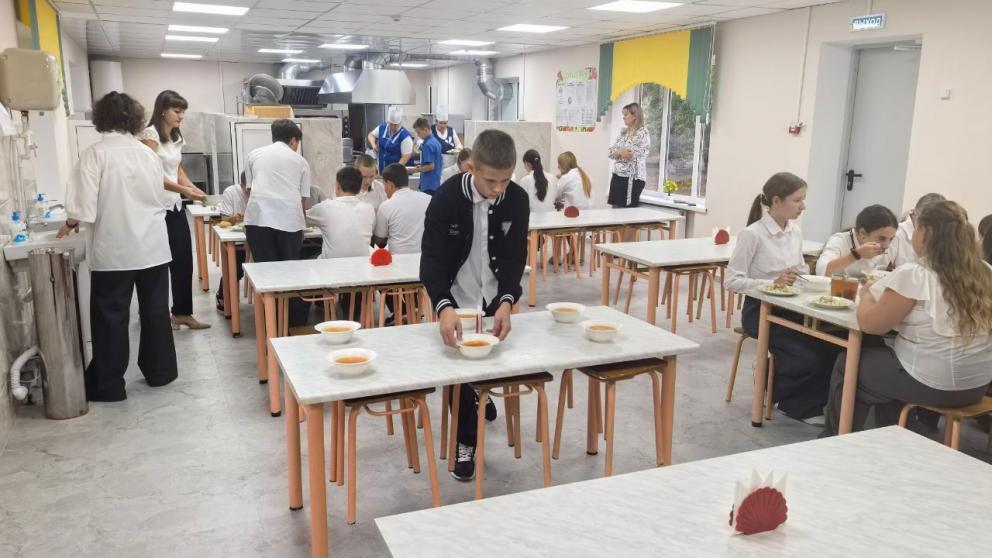 В школе села Труновского обновили кухню и столовую