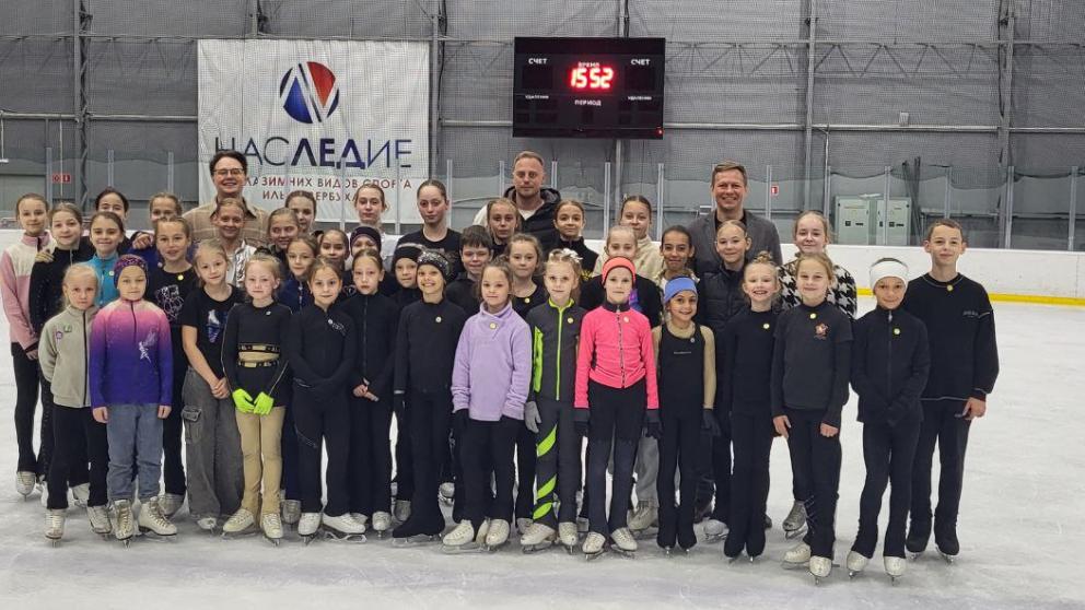 В Ставрополе вручили знаки отличия юным фигуристам