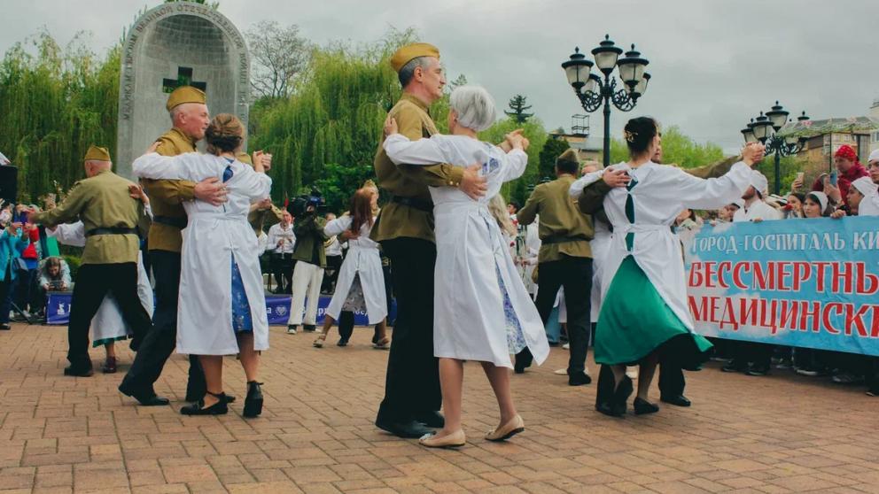 В Кисловодске медики исполнили вальс фронтовой медсестры