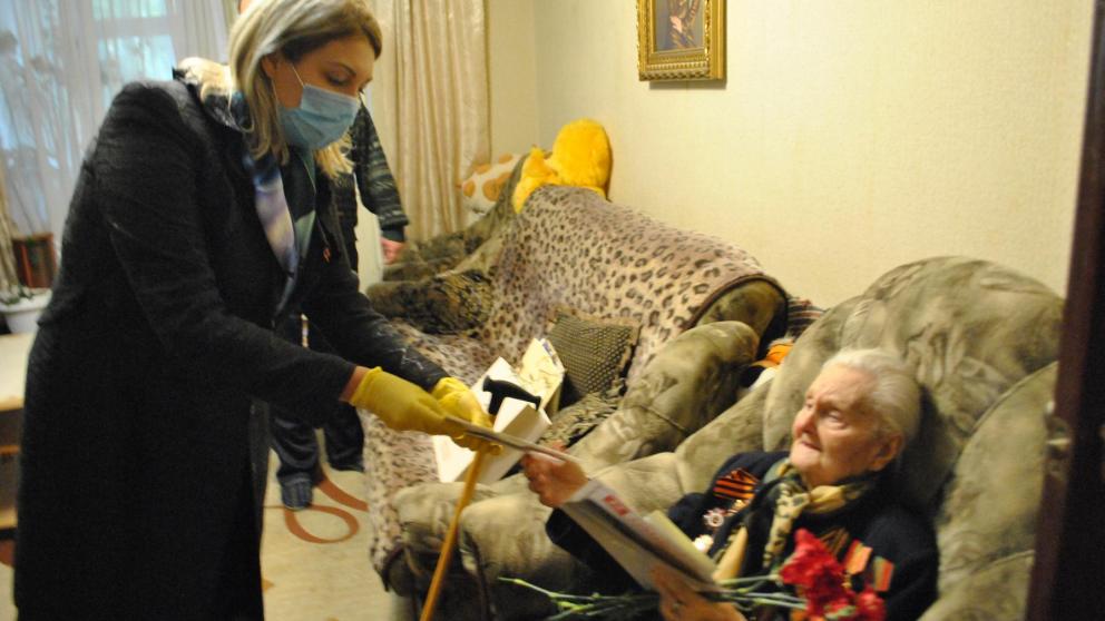 В Кисловодске поздравили медицинскую сестру-ветерана войны