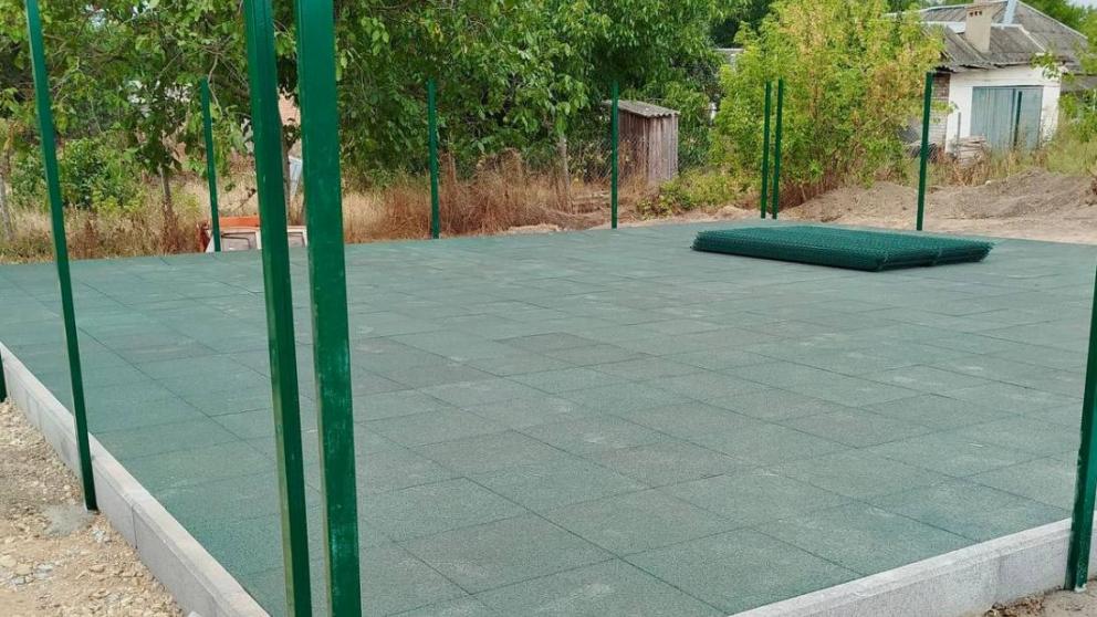 В посёлке Кировского округа на Ставрополье благоустраивают детскую игровую зону