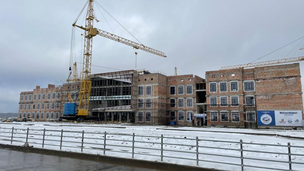 В Юго-западном районе Ставрополя готовность строящейся школы оценивают в 50 процентов