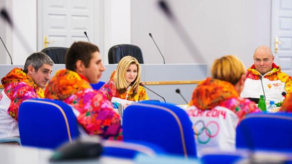 Ставропольские олимпийцы-факелоносцы пообщались после эстафеты огня в краевой Думе