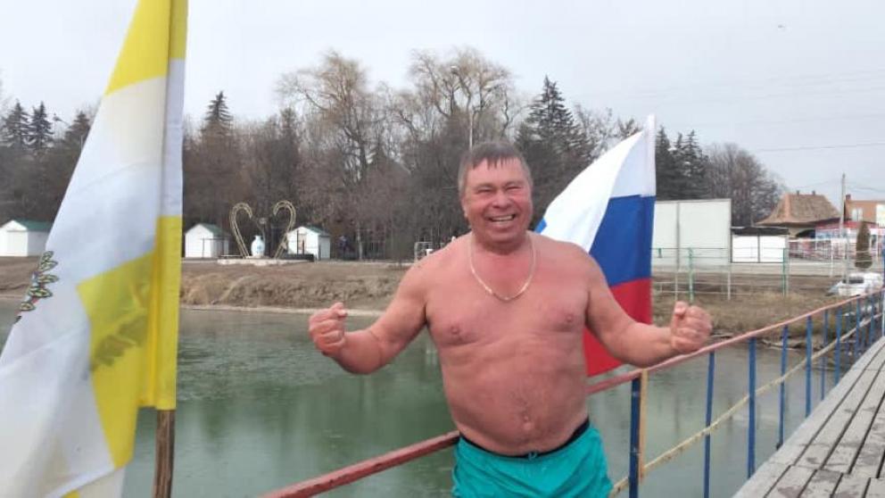 День Конституции в Ессентуках отметили заплывом на городском озере