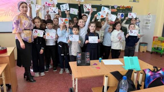 Школы и детсады ЛНР доставят 1,5 тыс. поздравительных посланий из Предгорья 