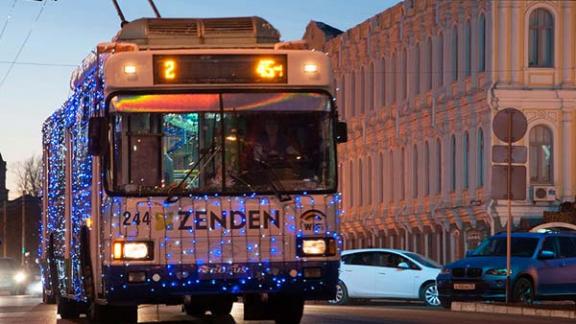 В Ставрополе появились «новогодние» троллейбусы