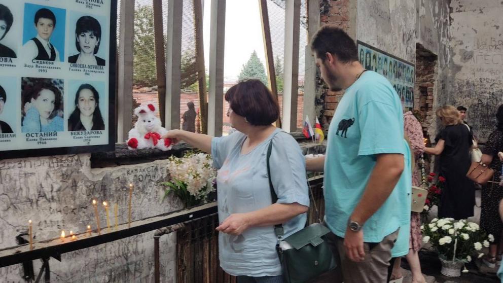 Делегация учителей из школ Ставрополья почтила память жертв теракта в Беслане