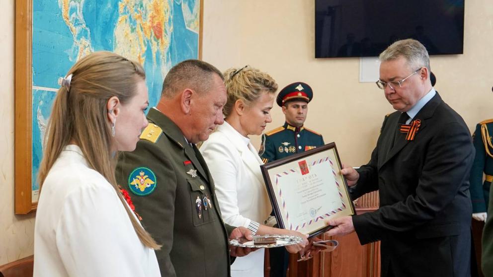 Губернатор Ставрополья передал награду семье погибшего на СВО Героя России
