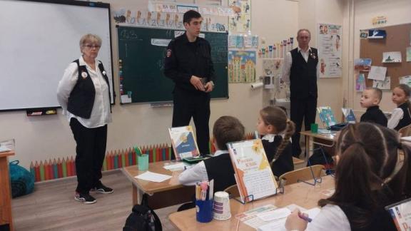 В Пятигорске инспектор по делам несовершеннолетних провёл беседу со школьниками