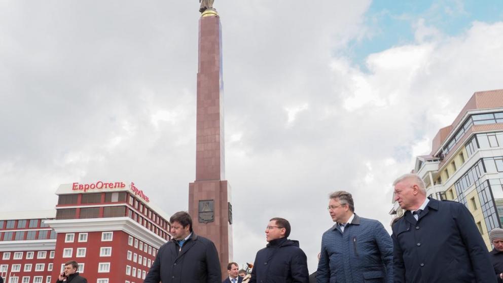 Главе Минстроя РФ Владимиру Якушеву показали Александровскую площадь Ставрополя