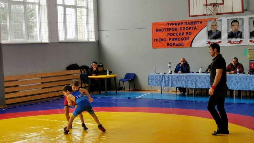 В станице Курской на Ставрополье стартовал межрегиональный турнир по греко-римской борьбе