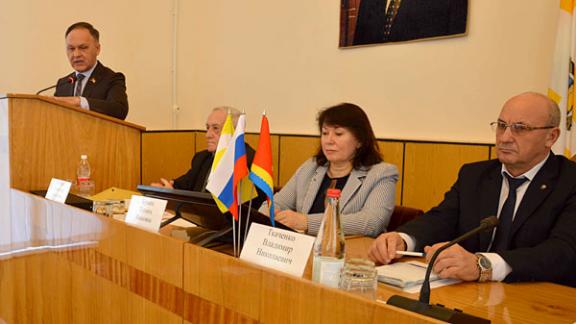 О патриотическом воспитании подрастающего поколения говорили в Дивном с ветеранами