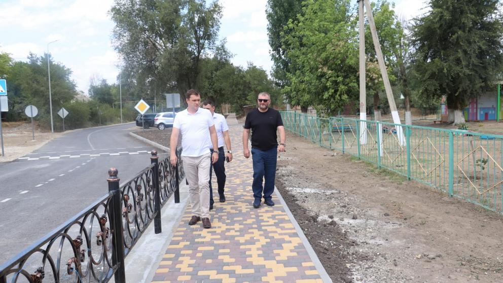 В Новоселицком округе Ставрополья ремонтируют дорогу к школе