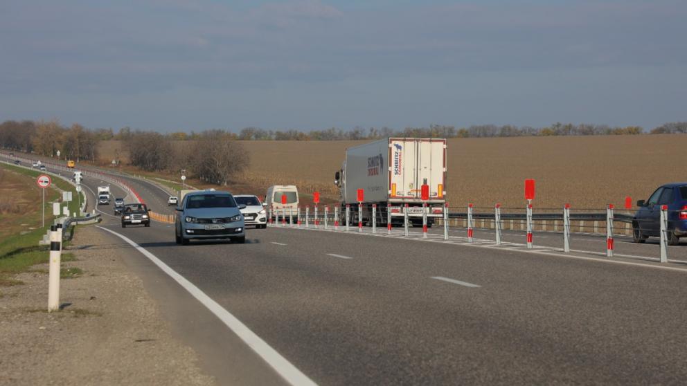 Встречные потоки транспорта на федеральных трассах Ставрополья разделяют тросовым ограждением