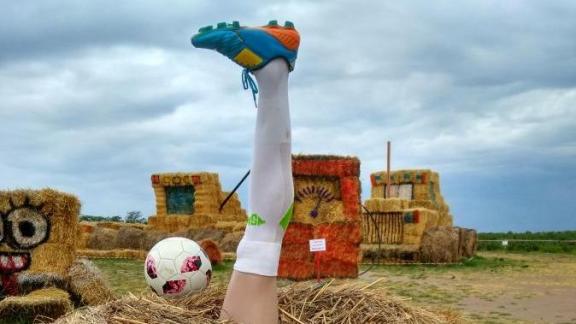 Ноге вратаря Акинфеева поставили памятник на Ставрополье