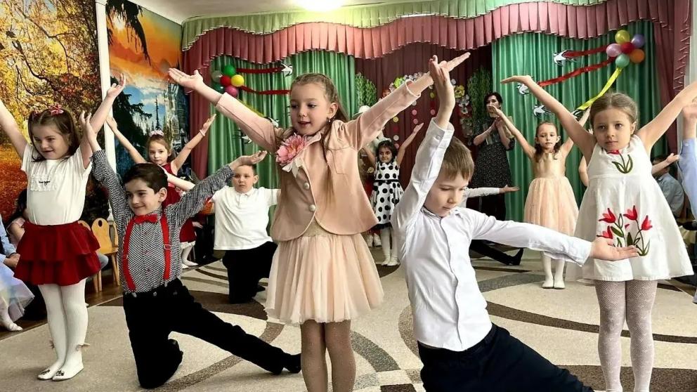 В образовательных организациях Ставрополья поздравили мам, бабушек и педагогов