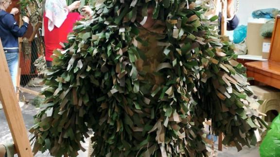 Волонтёры из Георгиевского округа изготавливают защитные костюмы для бойцов СВО