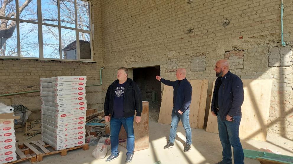 Партдесант «Единой России» ознакомился с капремонтом лицея в Георгиевском округе