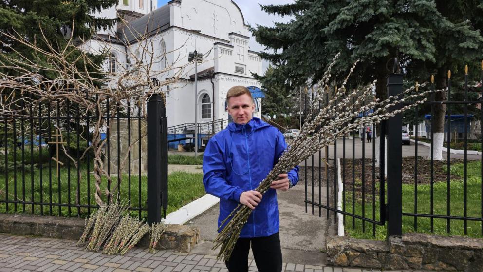 Жителям Предгорья раздали 500 веточек вербы