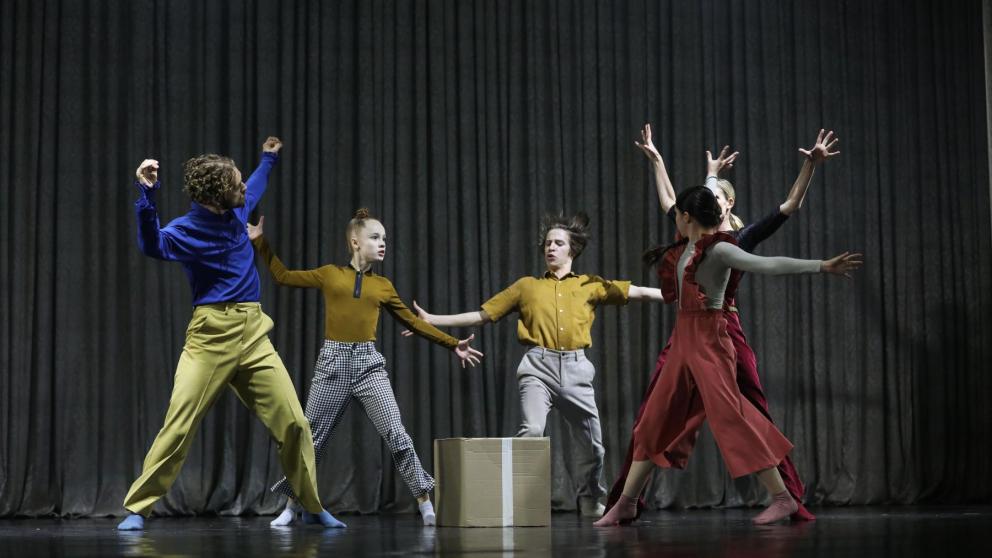 Пластический спектакль «Кто крайний?» показали на фестивале «Культурный код» на Ставрополье