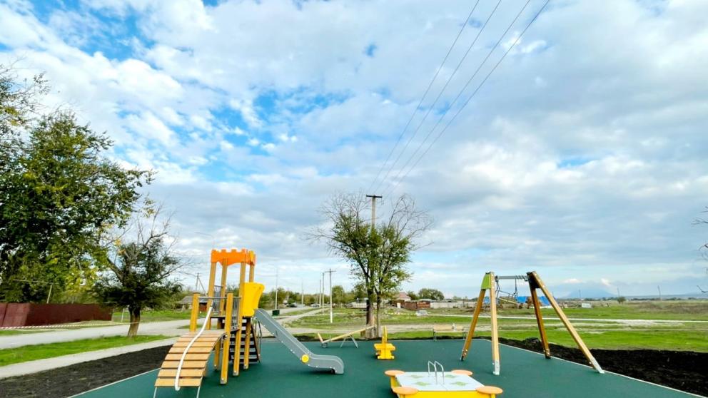 В Минераловодском округе Ставрополья обустроили две детские площадки