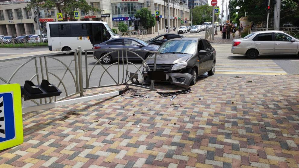 В центре Ставрополя произошло ДТП с легковушкой