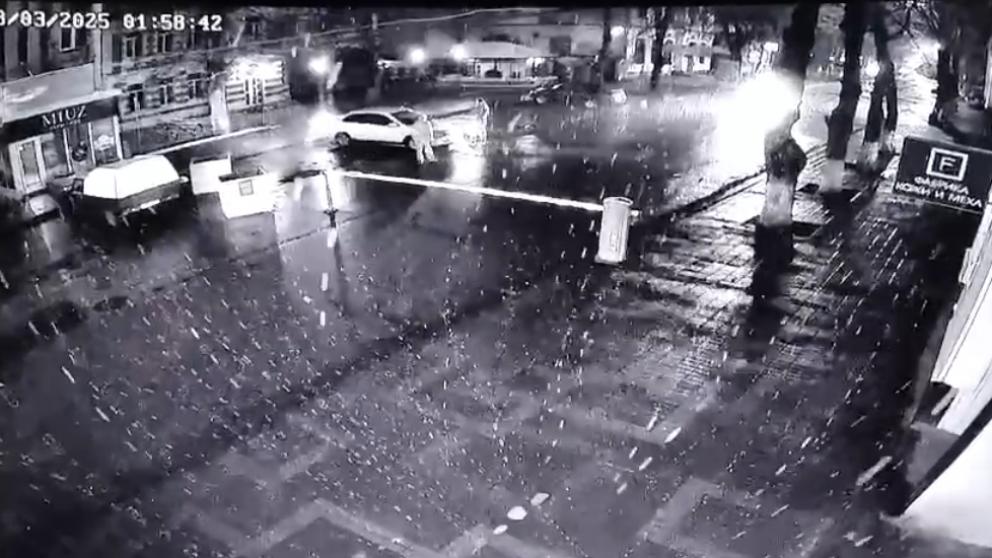 В Ессентуках нашли водителя, разбившего ночью декоративные тумбы