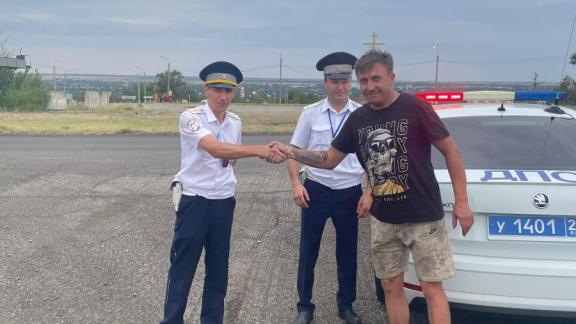 Автоинспекторы в Благодарненском округе помогли большегрузу