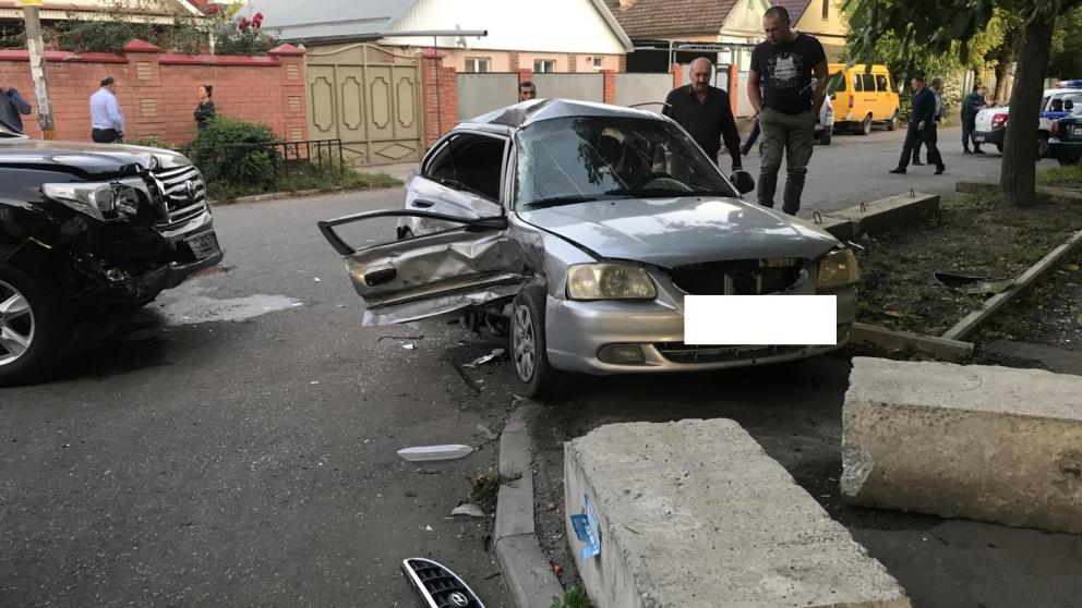 В Ессентуках столкнулись два автомобиля: 2 человека травмированы