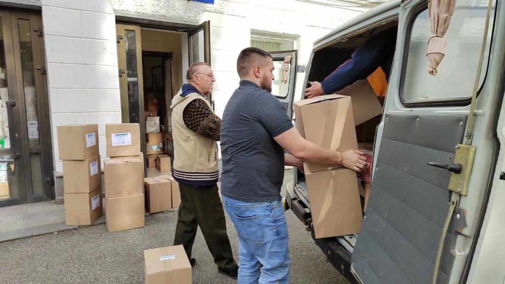 Для вынужденных переселенцев ставропольский центр передал партию гуманитарки