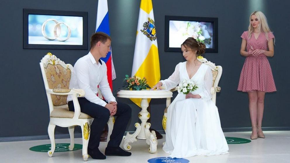 Глава Ставрополья поздравил работников ЗАГС с профессиональным праздником