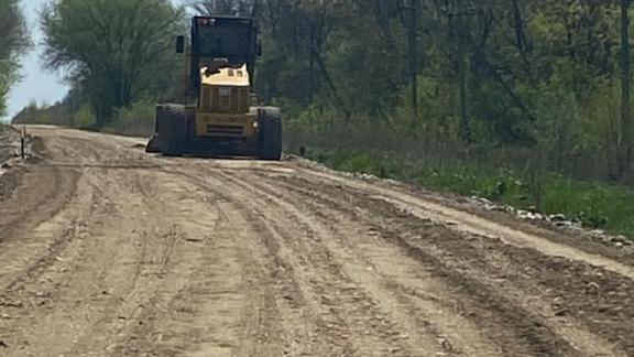 В Новоалександровском округе ремонтируют межпоселковую дорогу