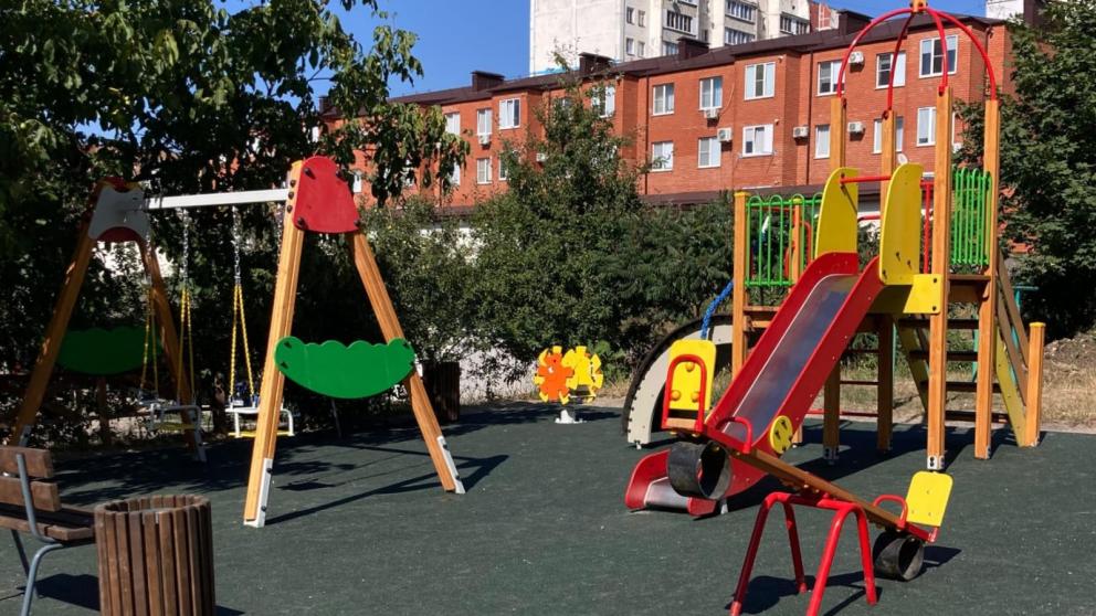 В Лермонтове открылась современная детская площадка