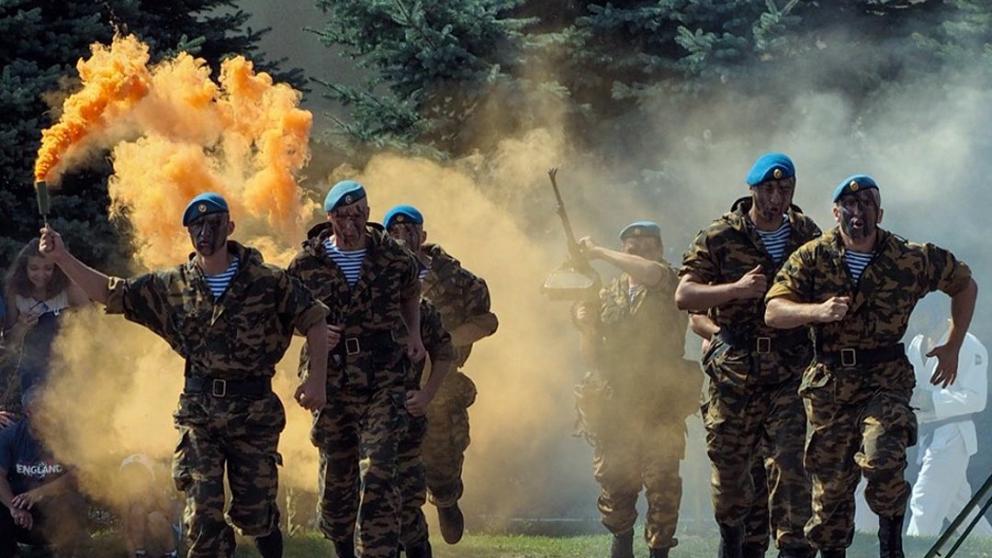 Владимир Владимиров поздравил ставропольцев с Днём российской гвардии