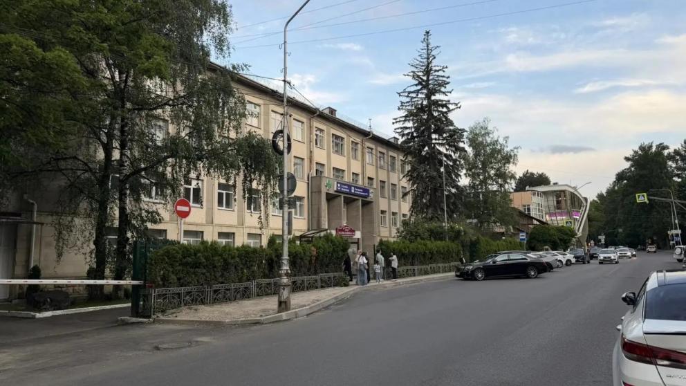 В Кисловодске обновляется ведущая к поликлинике дорога