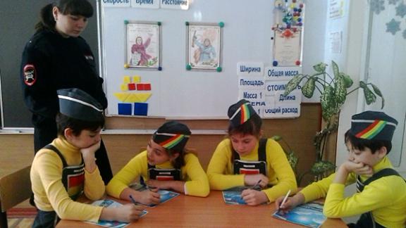 ЮИДовцы Арзгирского района подготовили ветеранам письма-поздравления