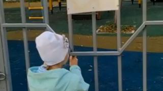 В Минеральных Водах «взрослые» дети испортили игровой городок