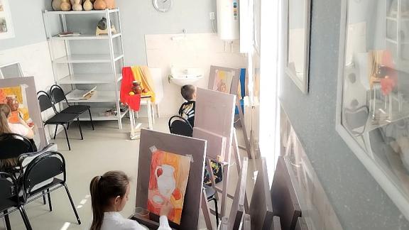 В селе Александровском на Ставрополье преобразили художественную школу