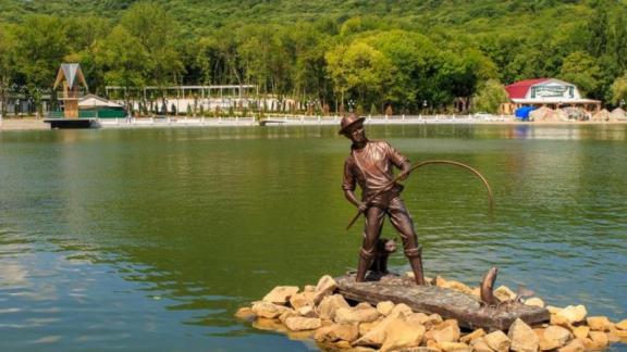 В Железноводске отдыхающие сфотографировали гигантскую черепаху