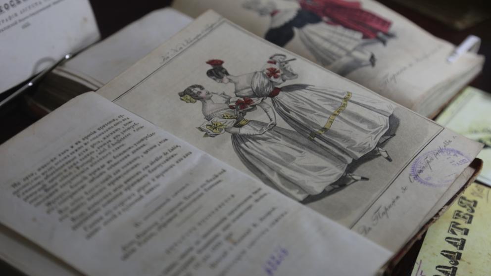 Старинные женские журналы погружают в историю моды