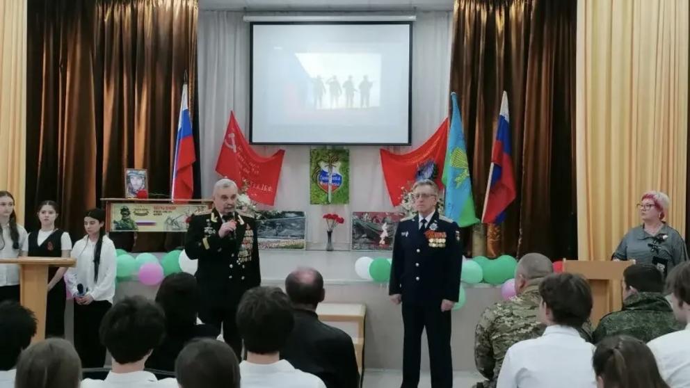 В ставропольской школе открыли парту Героя в память о погибшем участнике СВО