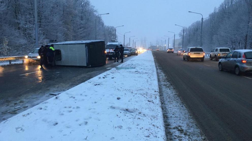 В Ставрополе на Западном обходе перевернулась маршрутка с пассажирами