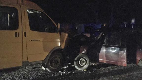 В Кочубеевском районе столкнулись легковой автомобиль и пассажирская ГАЗель