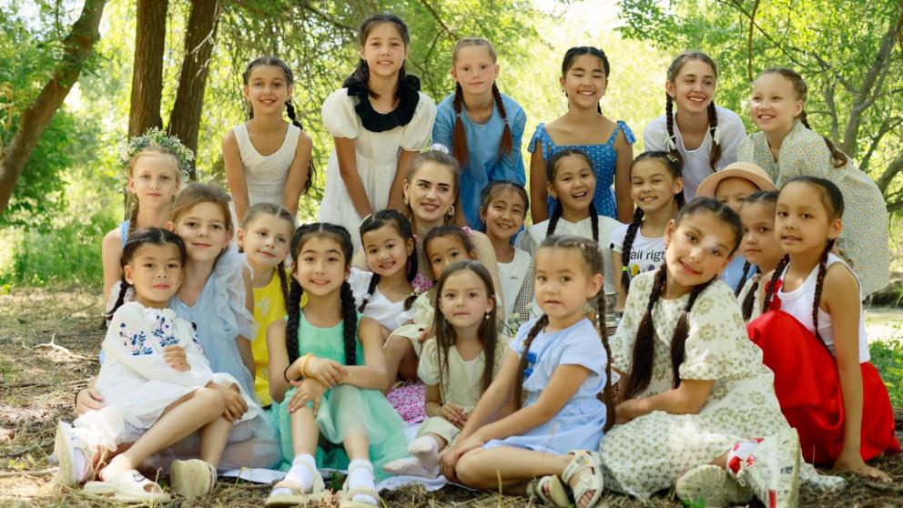 В селе Ачикулак завершил работу детский лагерь по художественной гимнастике