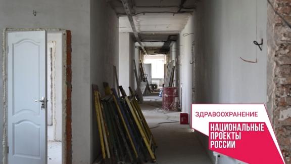 В Андроповском муниципальном округе продолжается ремонт больницы