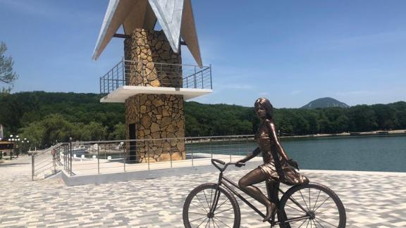 В Железноводске появился первый на КМВ памятник велосипеду