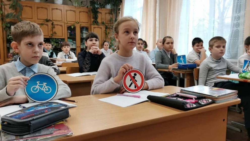 В Невинномысске инспекторы ГАИ проводят занятия с детсадовцами и школьниками